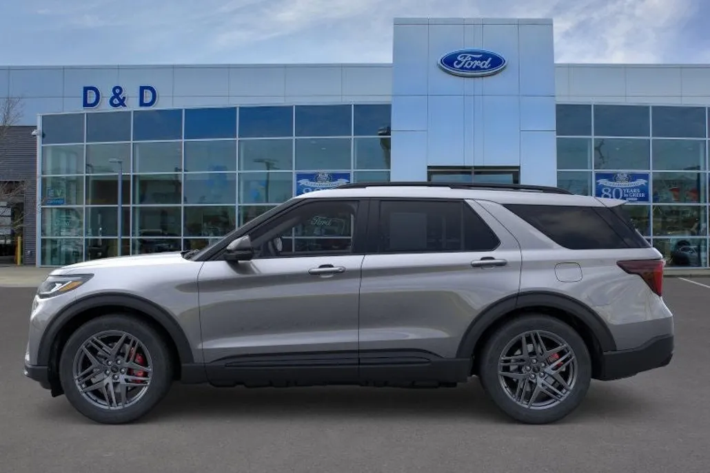 2025 Ford Explorer ST photo 1