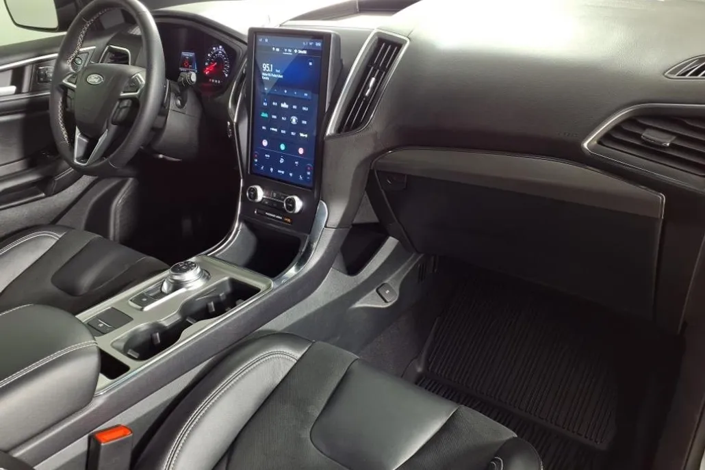 2023 Ford Edge ST photo 1