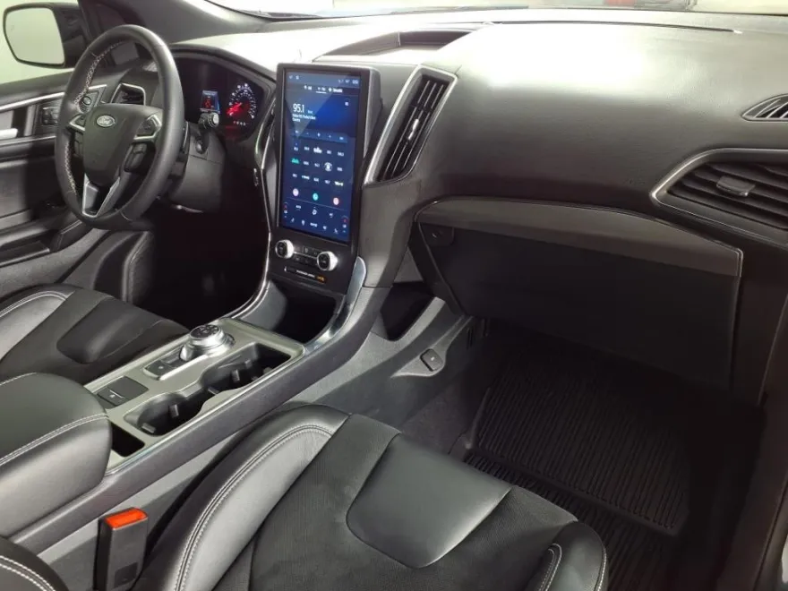 2023 Ford Edge ST photo 1