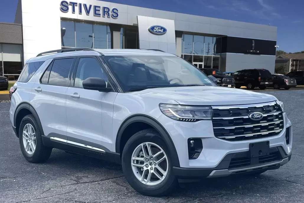 2025 Ford Explorer photo 1