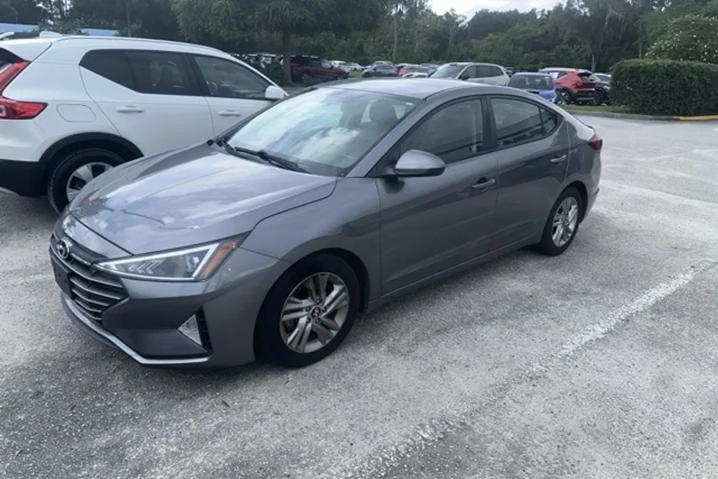 2019 Hyundai Elantra SEL photo 1