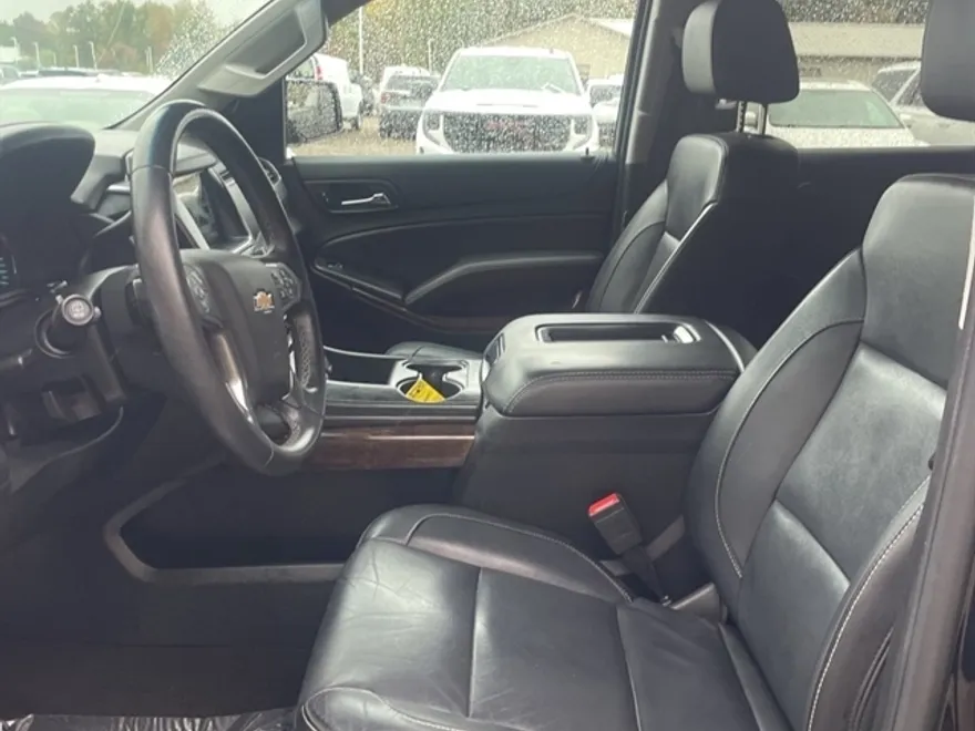 2018 Chevrolet Suburban LT photo 1