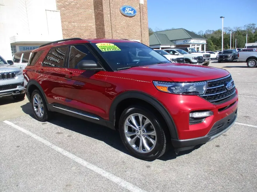 2021 Ford Explorer XLT photo 1