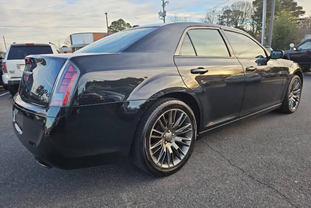 2013 Chrysler 300 C Limited photo 1