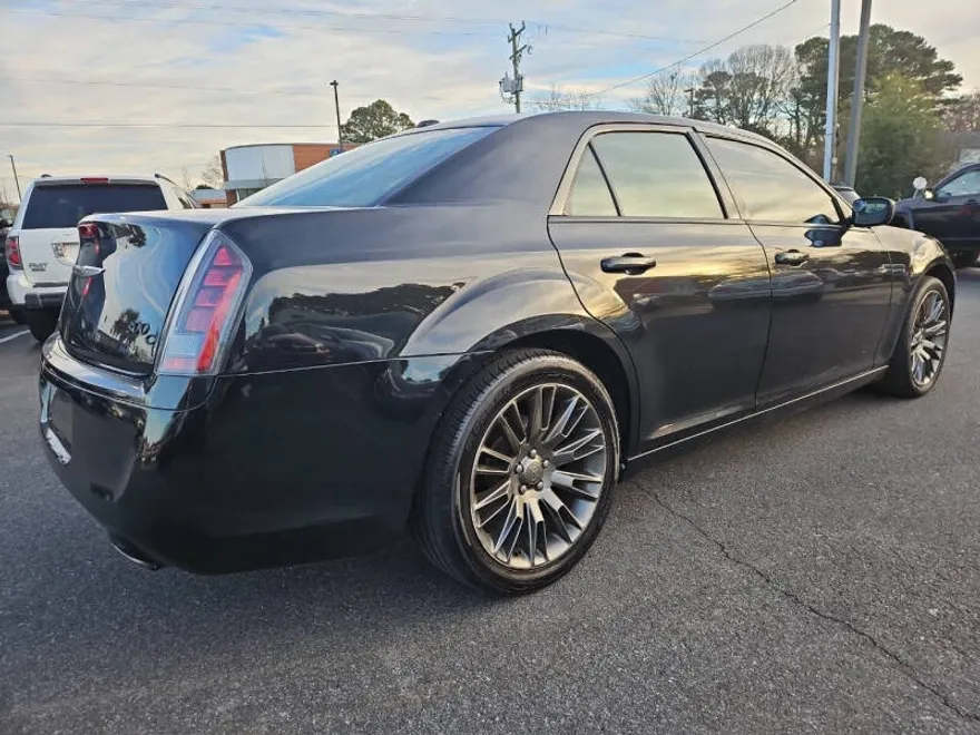 2013 Chrysler 300 C Limited photo 1