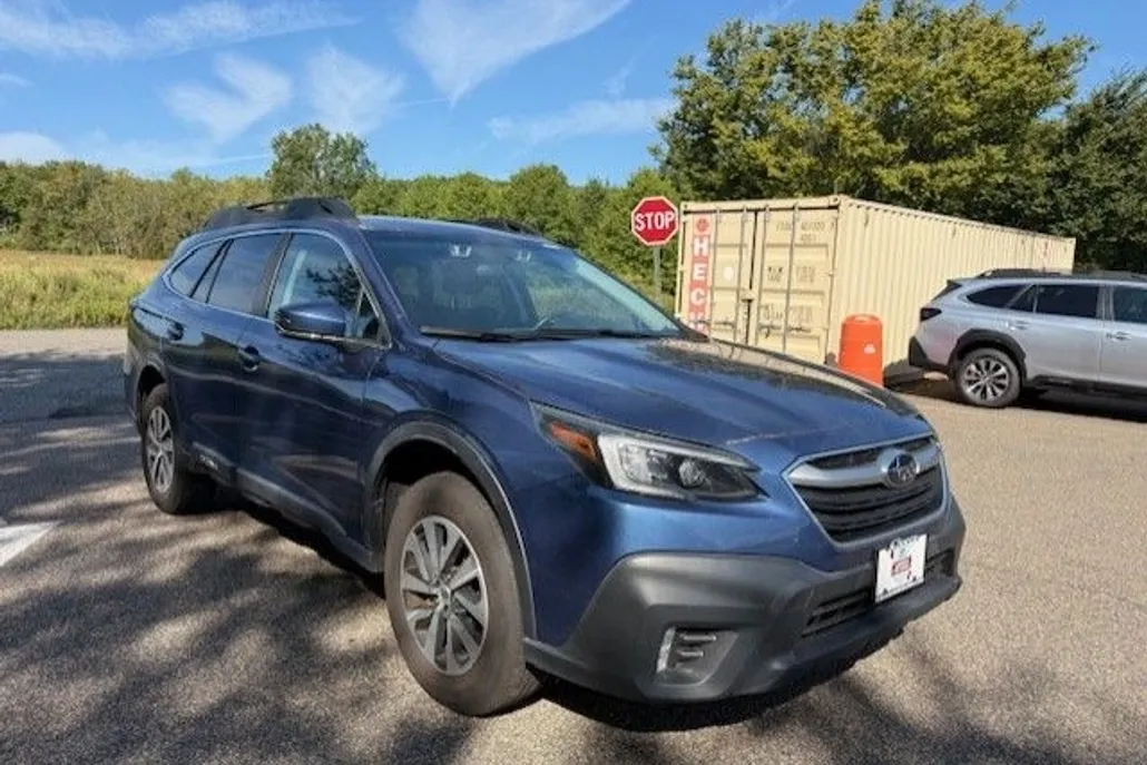 2022 Subaru Outback Premium photo 1