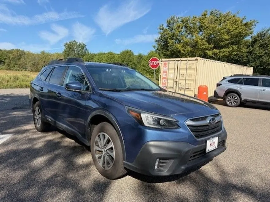 2022 Subaru Outback Premium photo 1