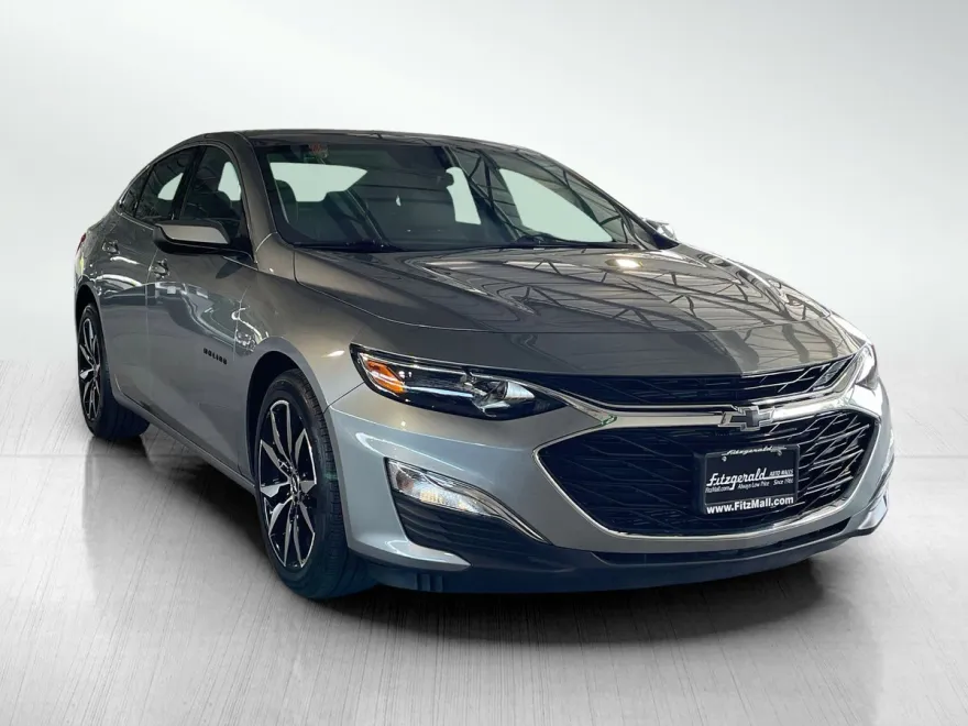 2025 Chevrolet Malibu RS photo 1