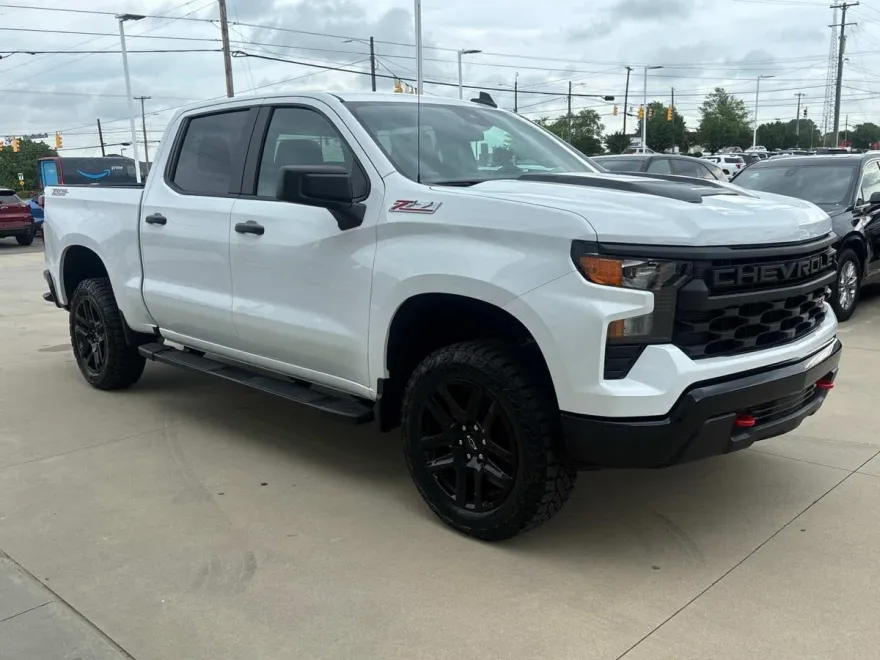 2025 Chevrolet Silverado 1500 Custom Trail Boss photo 1