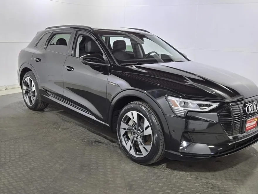 2022 Audi e-tron Premium photo 1