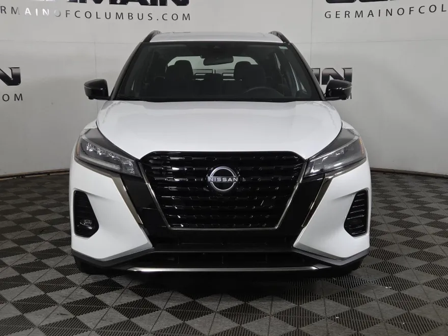 2024 Nissan Kicks SR photo 1