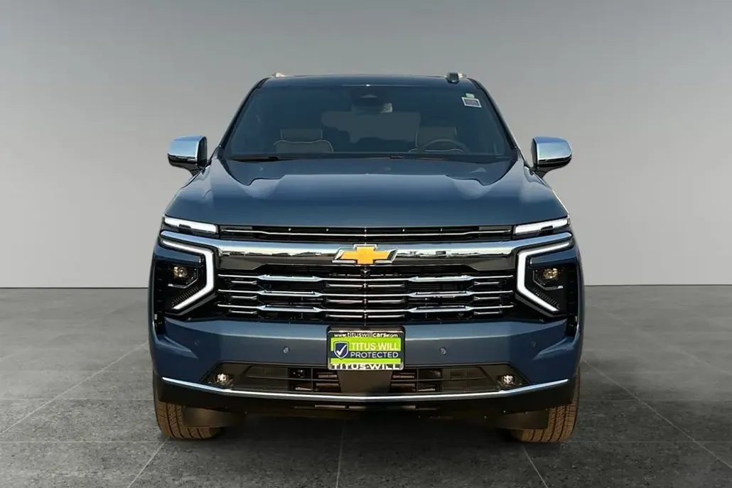 2025 Chevrolet Suburban Premier photo 1