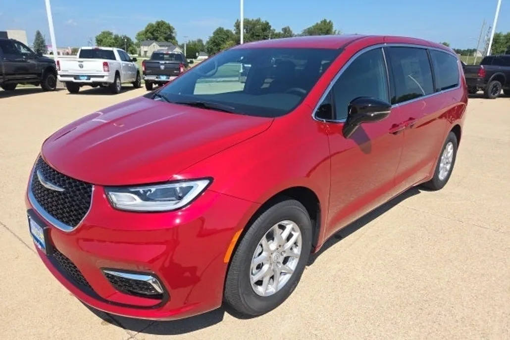 2026 Chrysler Pacifica photo 1