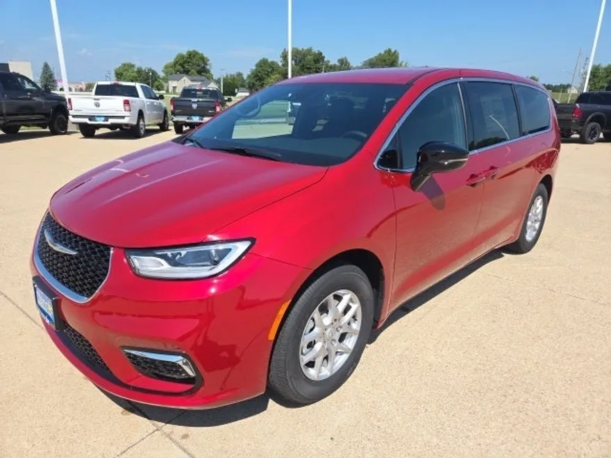 2026 Chrysler Pacifica photo 1