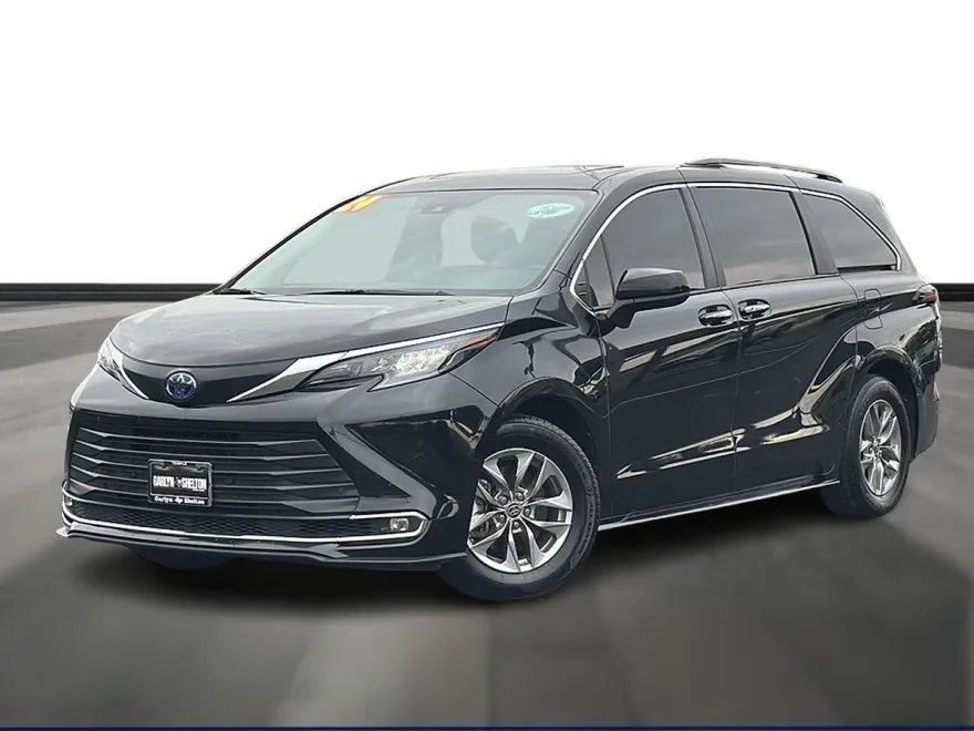 2024 Toyota Sienna XLE photo 1