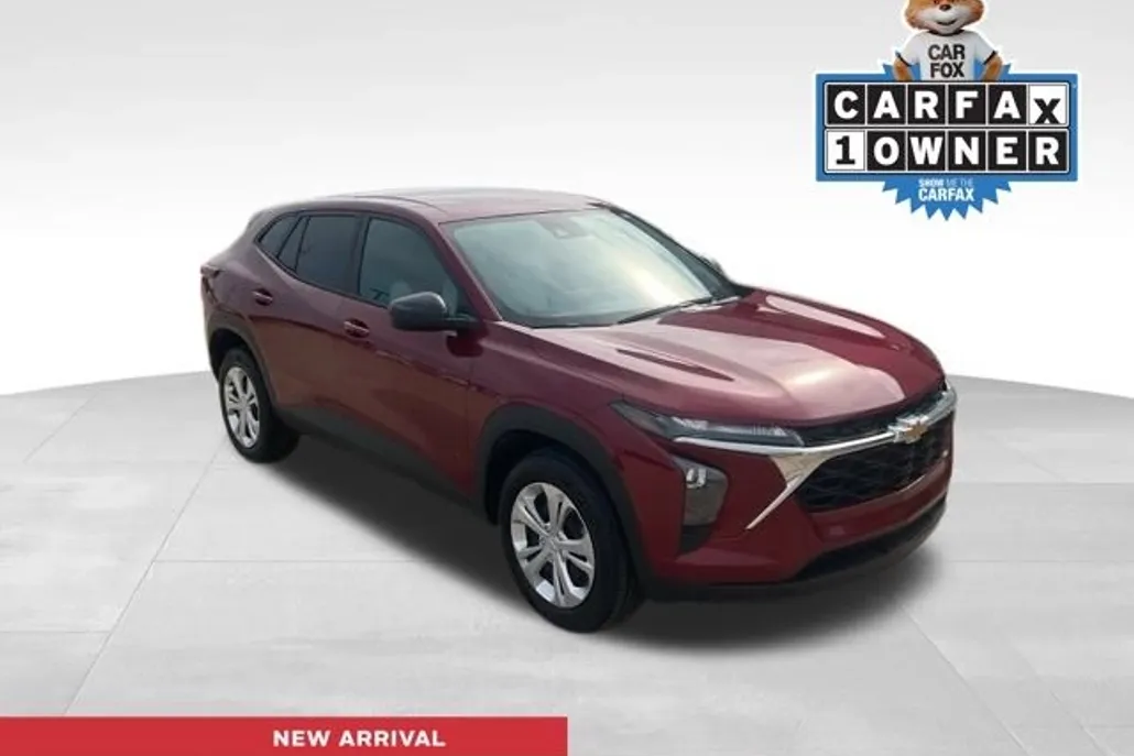 2025 Chevrolet Trax LS photo 1