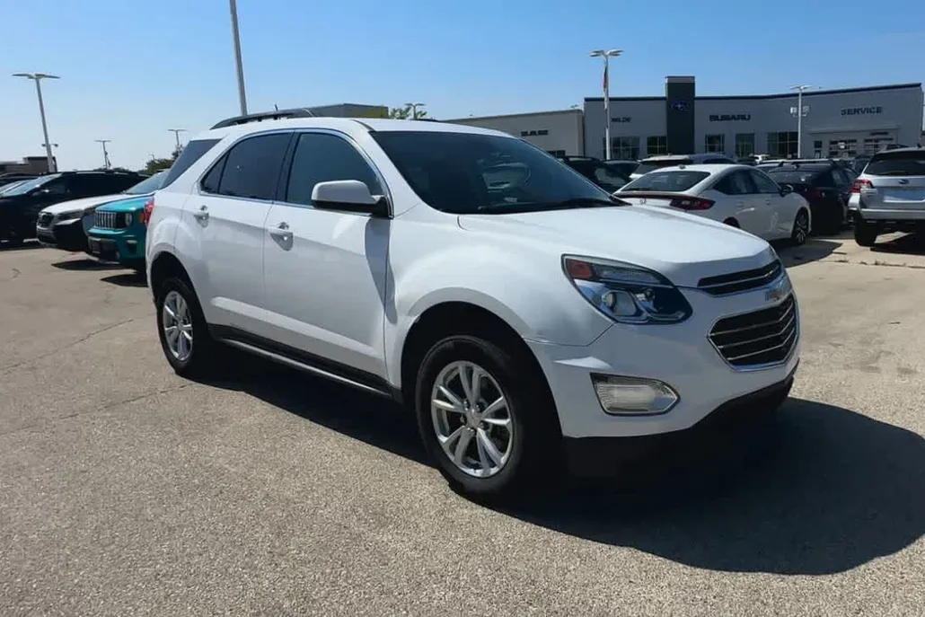 2017 Chevrolet Equinox LT photo 1
