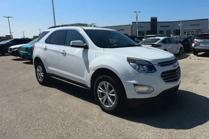 2017 Chevrolet Equinox LT photo 1