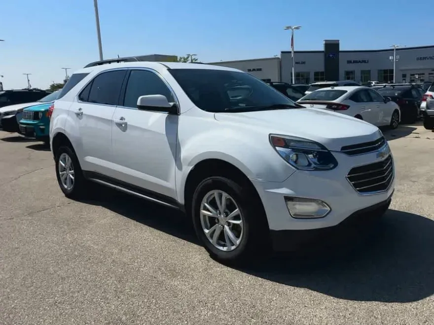 2017 Chevrolet Equinox LT photo 1