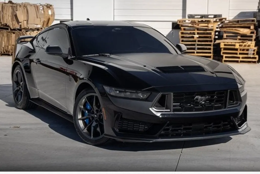 2024 Ford Mustang Dark Horse photo 1