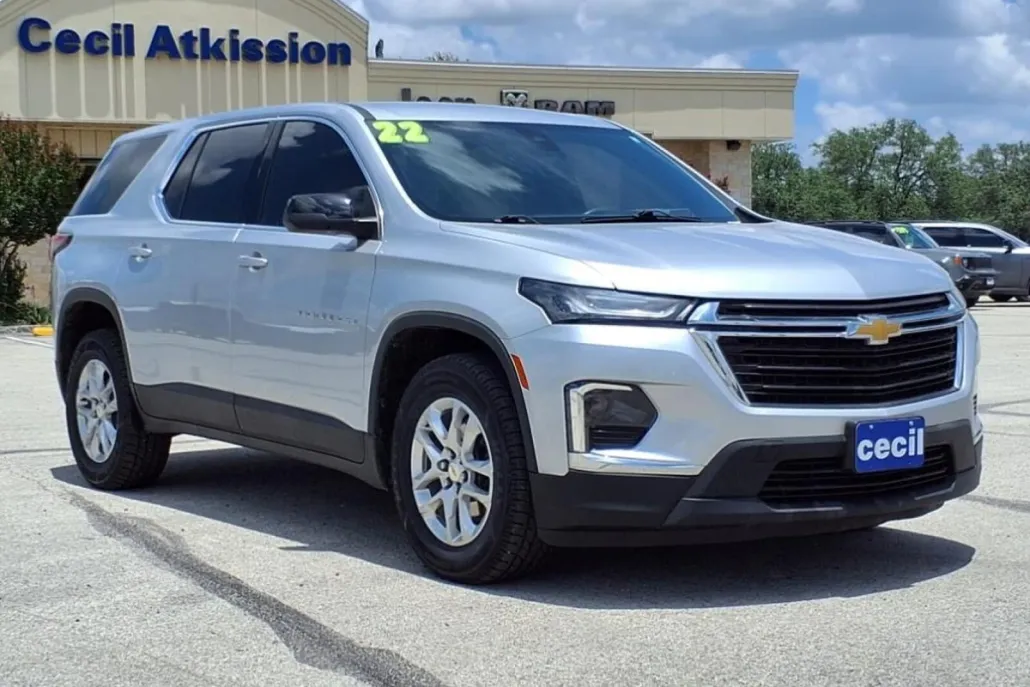 2022 Chevrolet Traverse LS photo 1