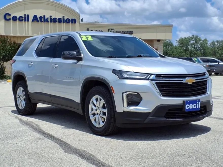 2022 Chevrolet Traverse LS photo 1