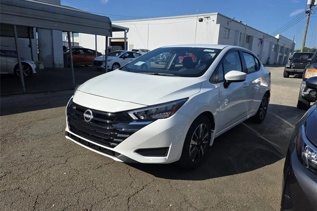 2025 Nissan Versa 1.6 SV photo 1