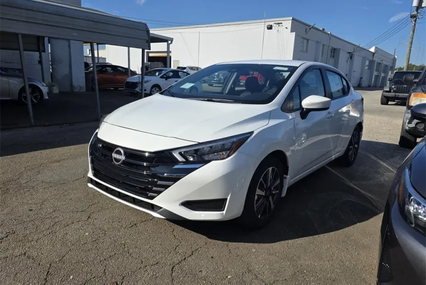 2025 Nissan Versa 1.6 SV photo 1
