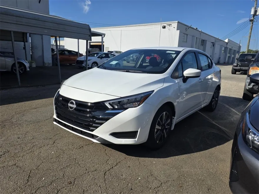 2025 Nissan Versa 1.6 SV photo 1