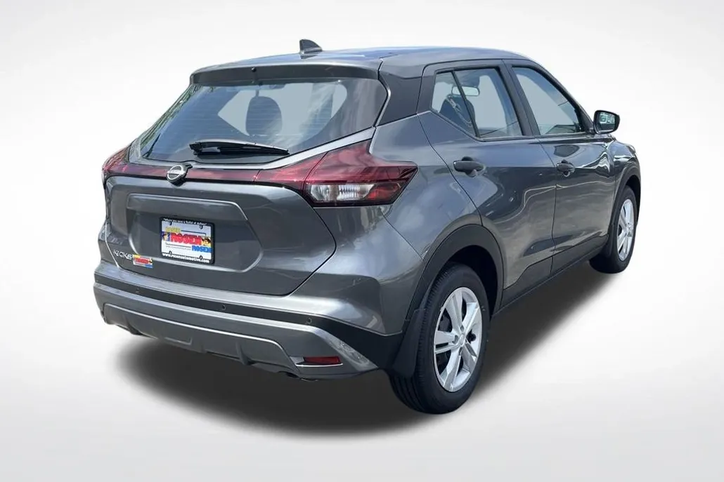 2025 Nissan Kicks Play S photo 1