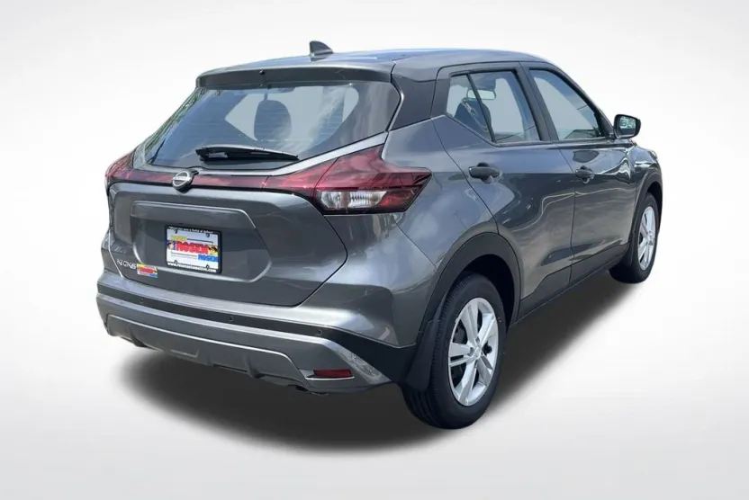 2025 Nissan Kicks Play S photo 1