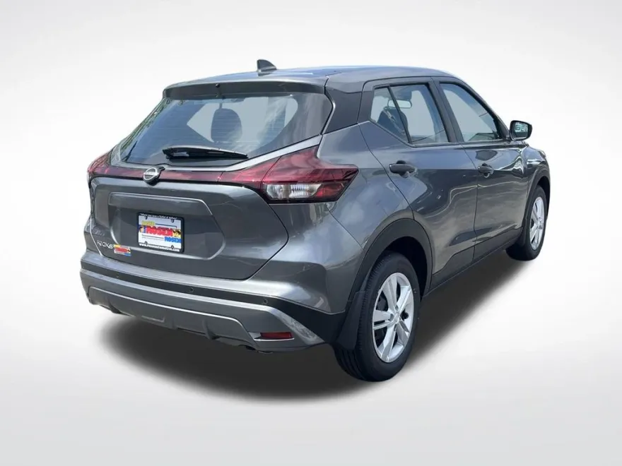 2025 Nissan Kicks Play S photo 1