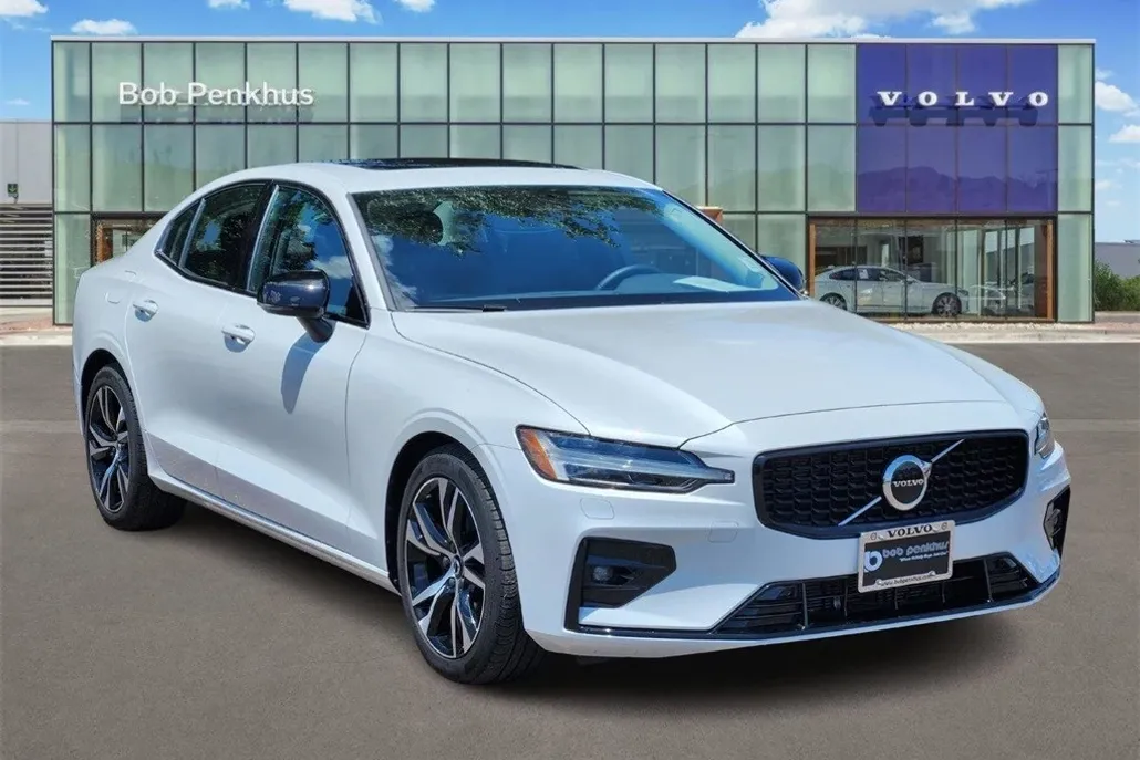 2025 Volvo S60 B5 AWD Core photo 1