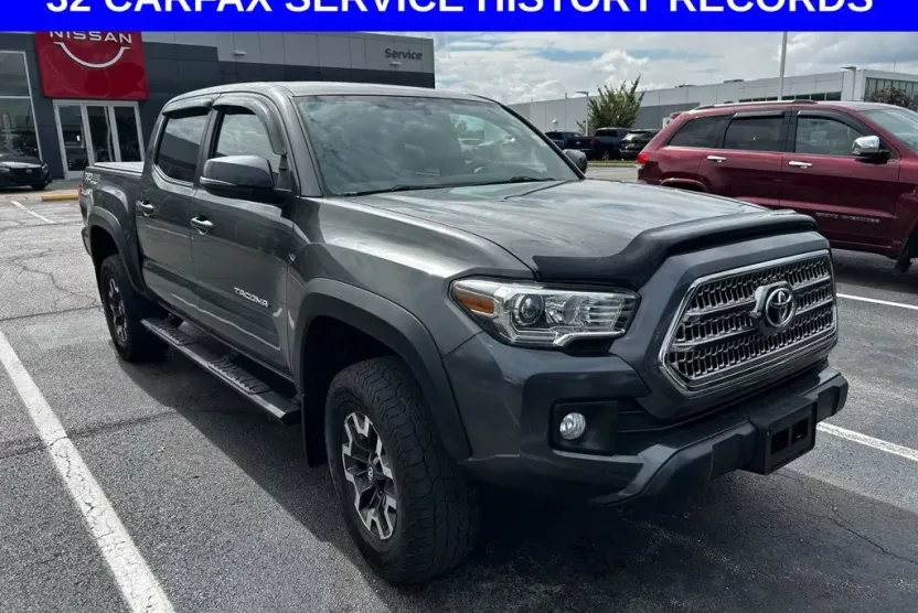 2017 Toyota Tacoma TRD Off-Road photo 1