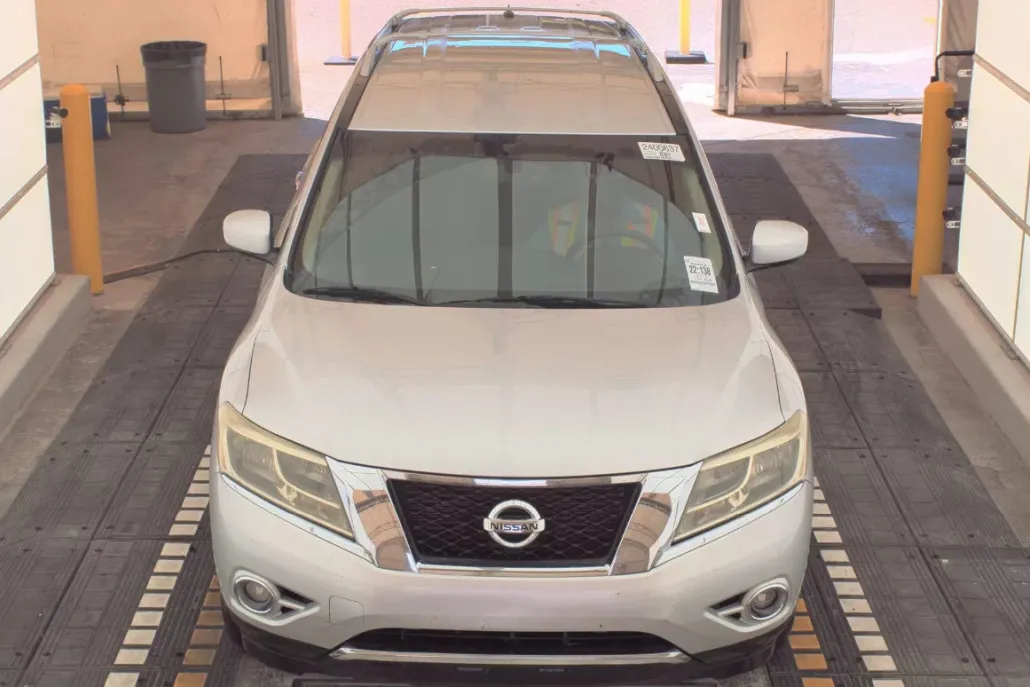 2013 Nissan Pathfinder SL photo 1
