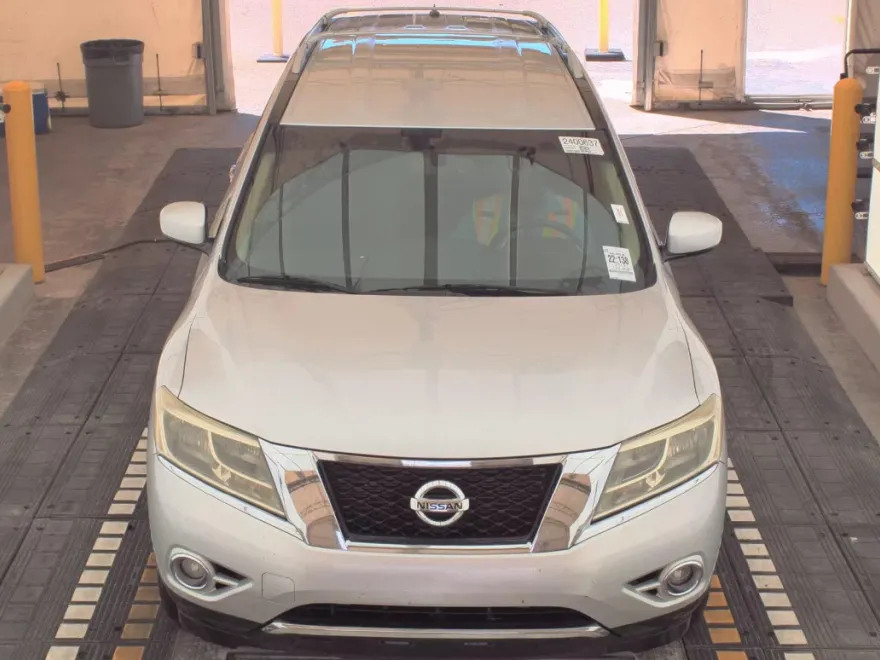 2013 Nissan Pathfinder SL photo 1