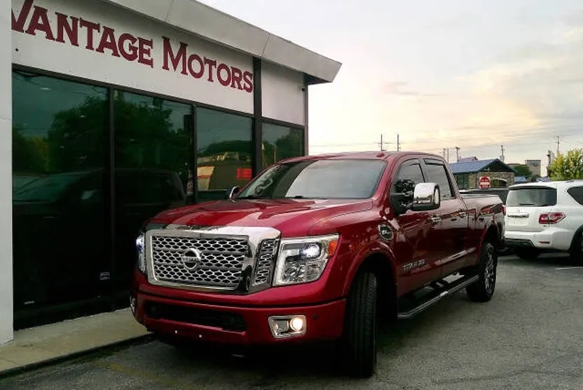 2016 Nissan Titan Platinum Reserve Crew Cab photo 1