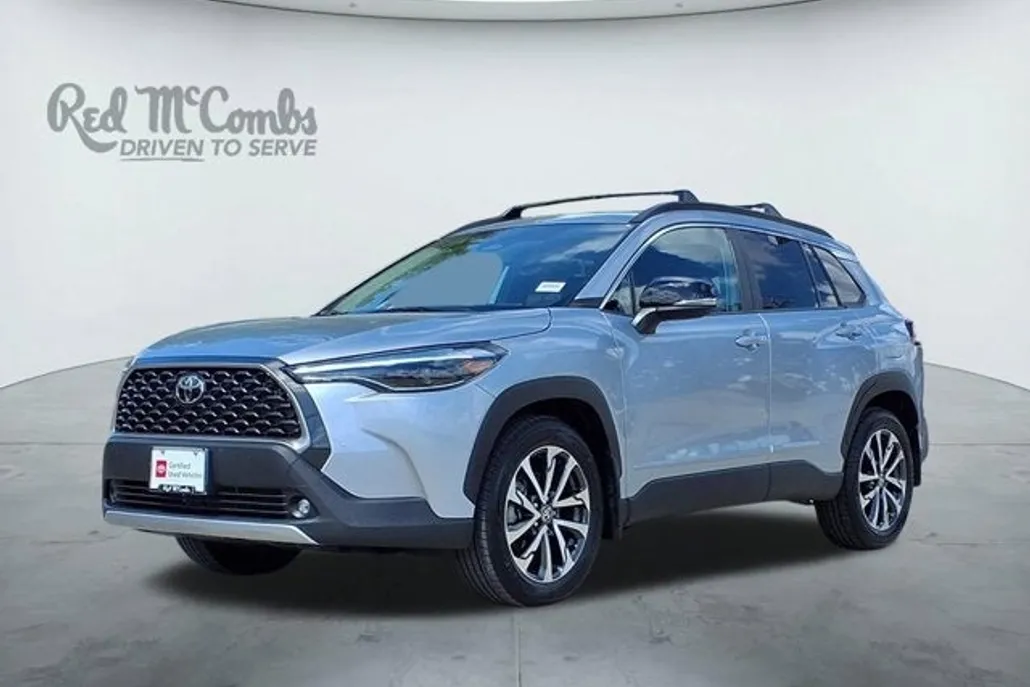 2025 Toyota Corolla Cross XLE photo 1