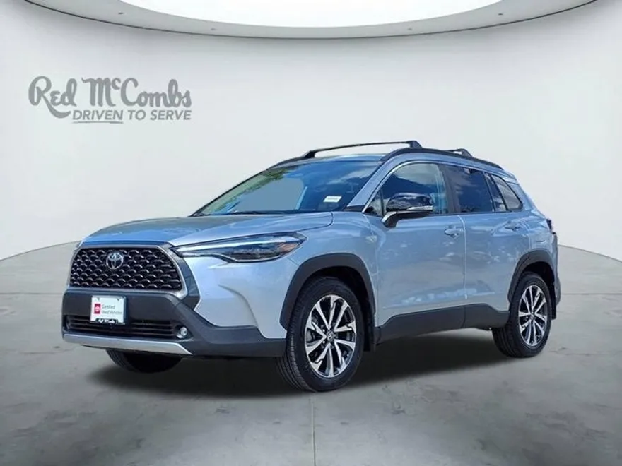 2025 Toyota Corolla Cross XLE photo 1