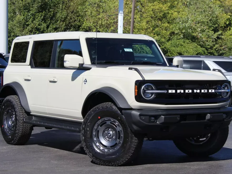 2025 Ford Bronco Outer Banks photo 1