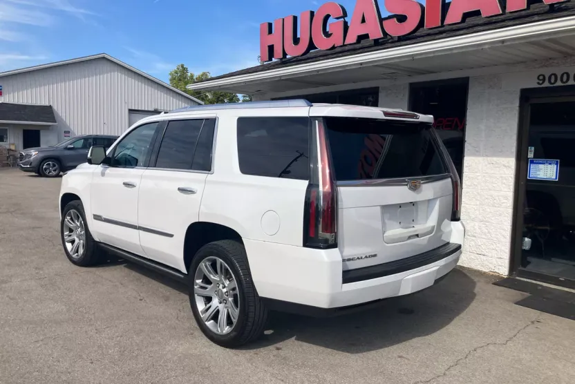 2016 Cadillac Escalade Premium photo 1