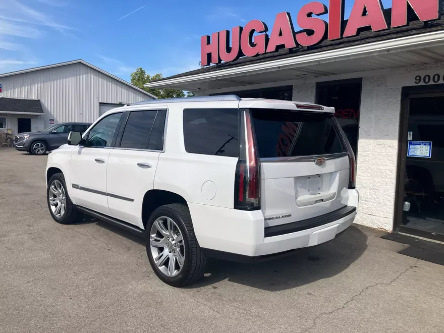 2016 Cadillac Escalade Premium photo 1