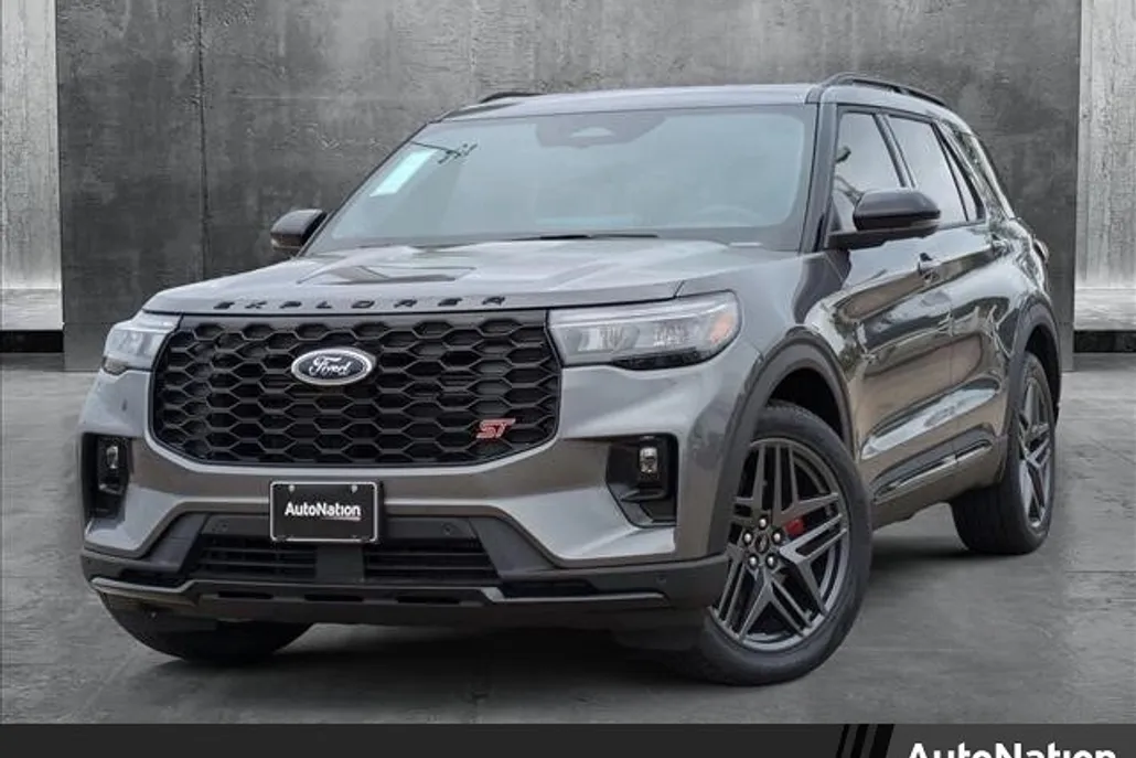2025 Ford Explorer ST photo 1
