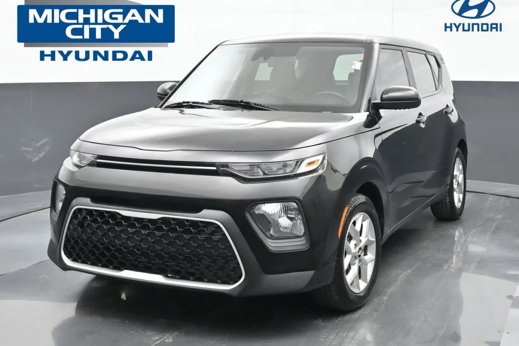 2022 Kia Soul LX photo 1
