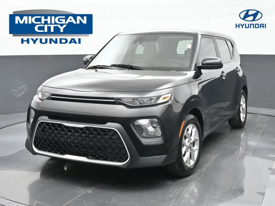 2022 Kia Soul LX photo 1