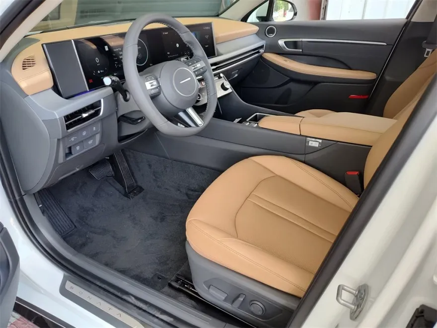 2025 Hyundai Sonata Hybrid Limited photo 1