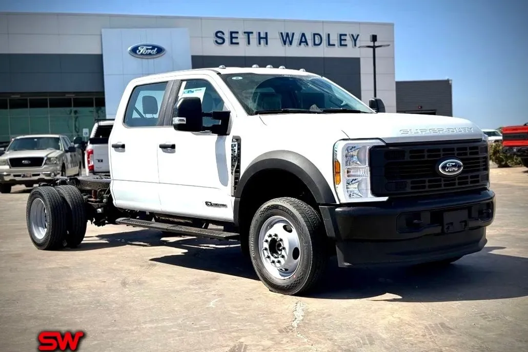 2025 Ford F-550 photo 1