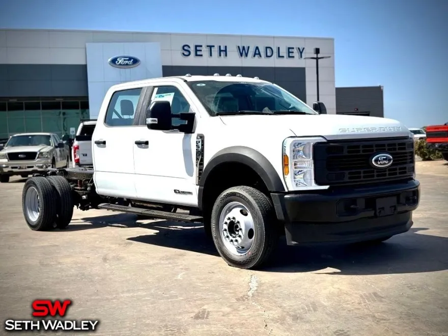 2025 Ford F-550 photo 1