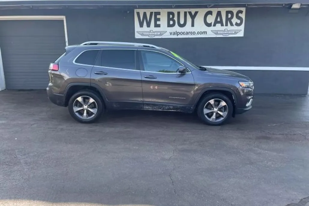 2019 Jeep Cherokee Limited Sport photo 1