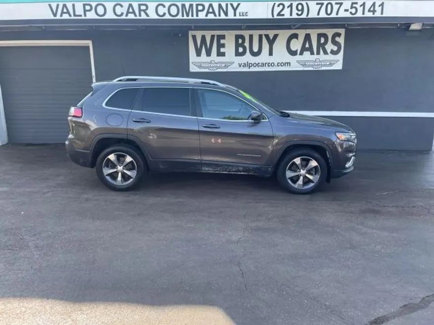 2019 Jeep Cherokee Limited Sport photo 1